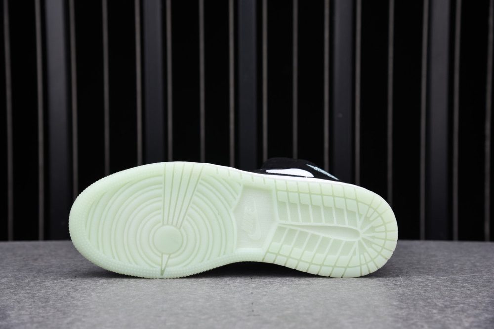 AJ1 Mid SE GS ‘Glow in the Dark Panda’ - Image 4