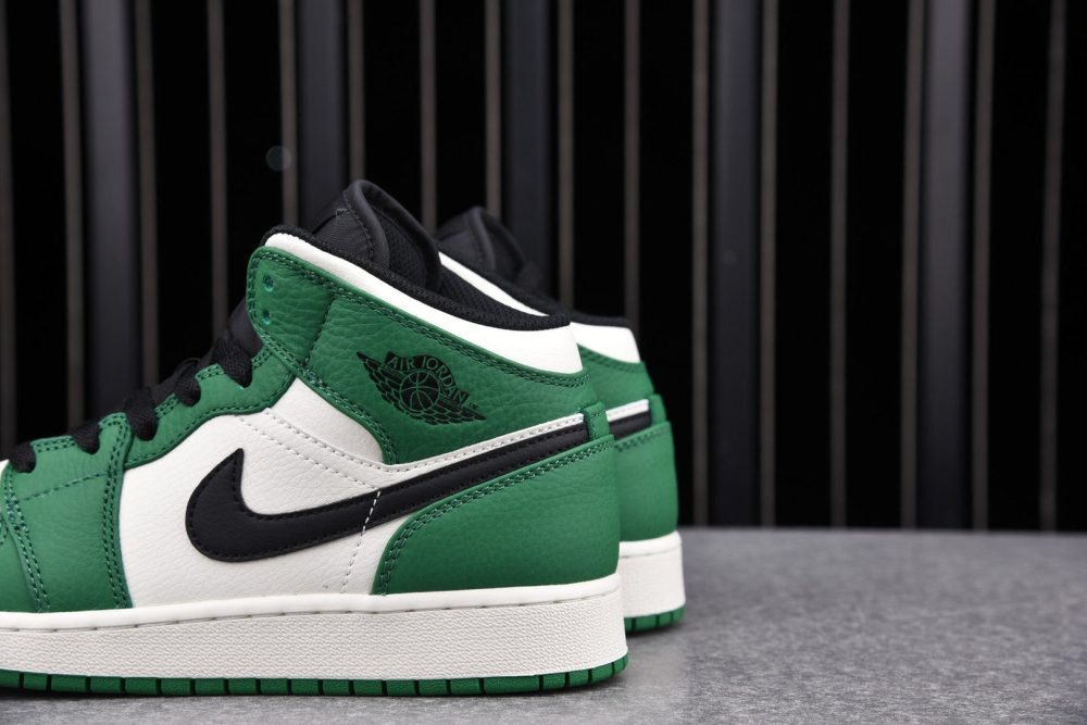 AJ1 Mid SE GS ‘Pine Green’ - Image 5