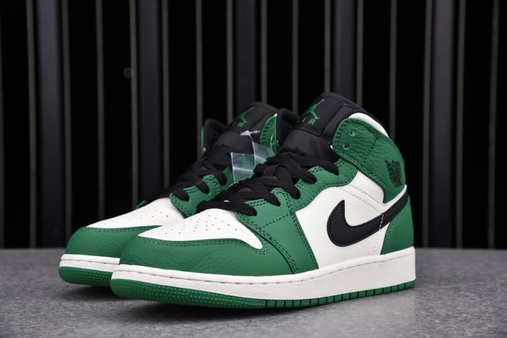 AJ1 Mid SE GS ‘Pine Green’ - Image 7