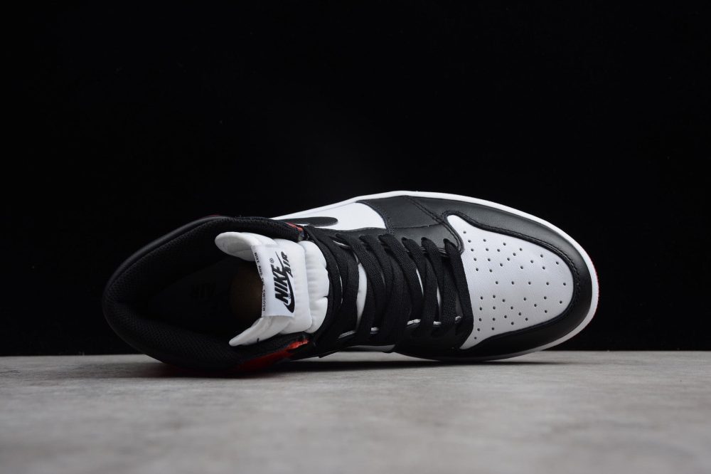AJ1 Retro High Black Toe (2016) - Image 4