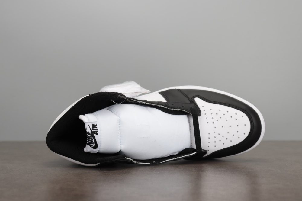 AJ1 Retro High Black White (2014) - Image 3