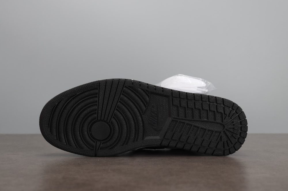 AJ1 Retro High Black White (2014) - Image 4