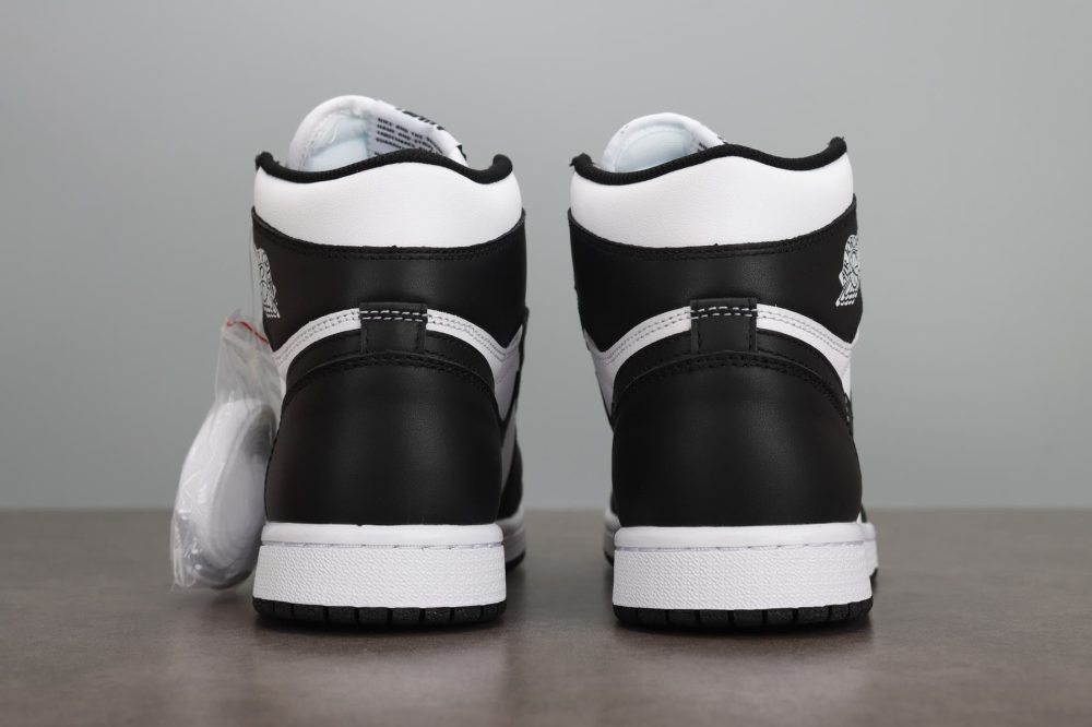 AJ1 Retro High Black White (2014) - Image 5