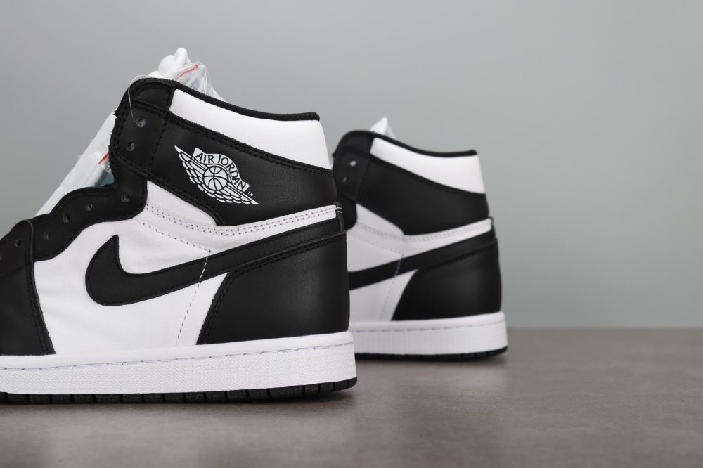 AJ1 Retro High Black White (2014) - Image 6
