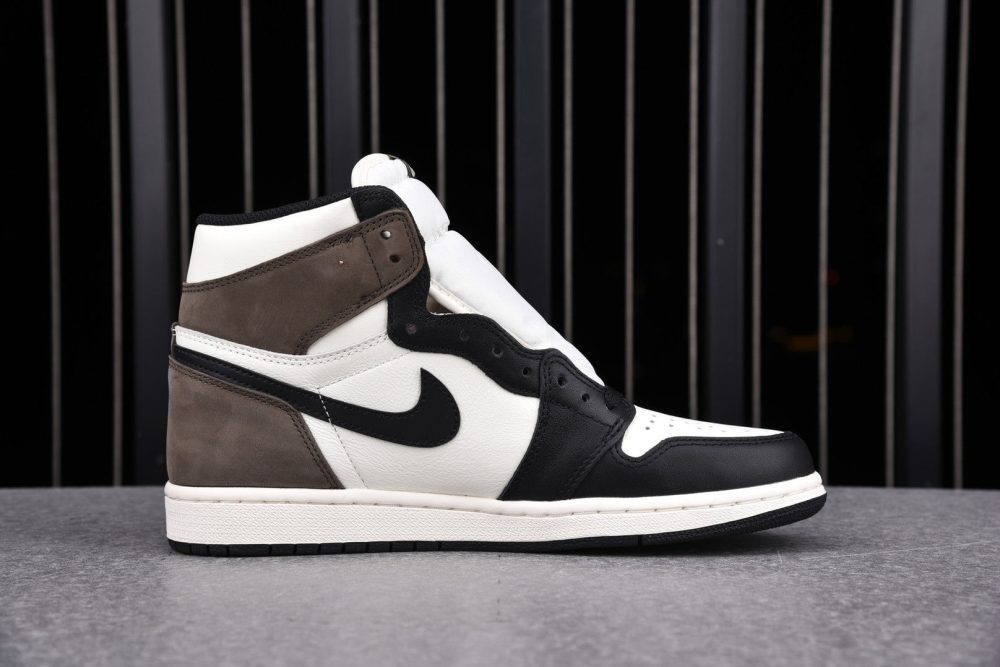 AJ1 Retro High Dark Mocha - Image 3