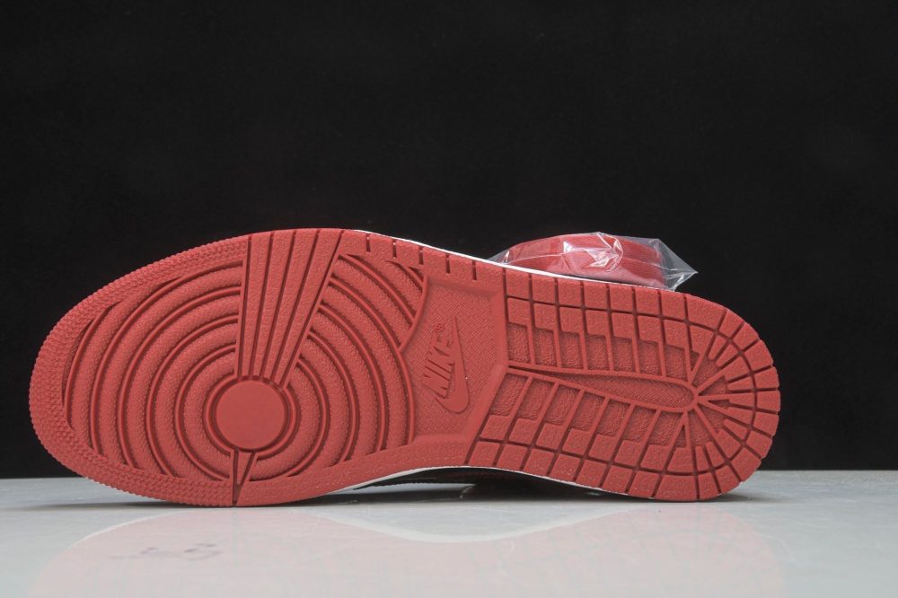 AJ1 Retro High OG ‘Bred Patent' - Image 5