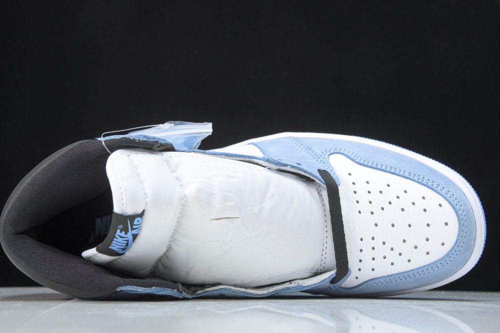 AJ1 Retro High OG University Blue - Image 4