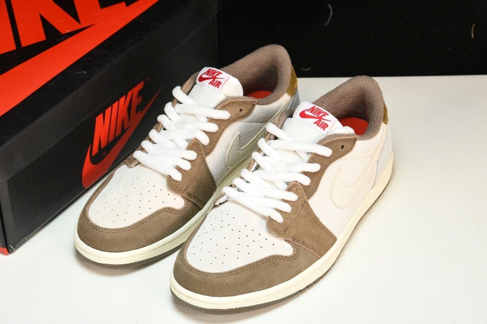 AJ1 Retro Low OG 'Year of the Rabbit' - Image 18