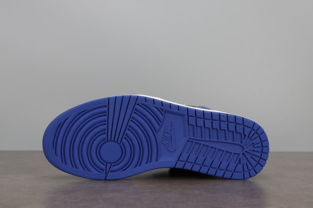 AJ1 Retro Royal - Image 4