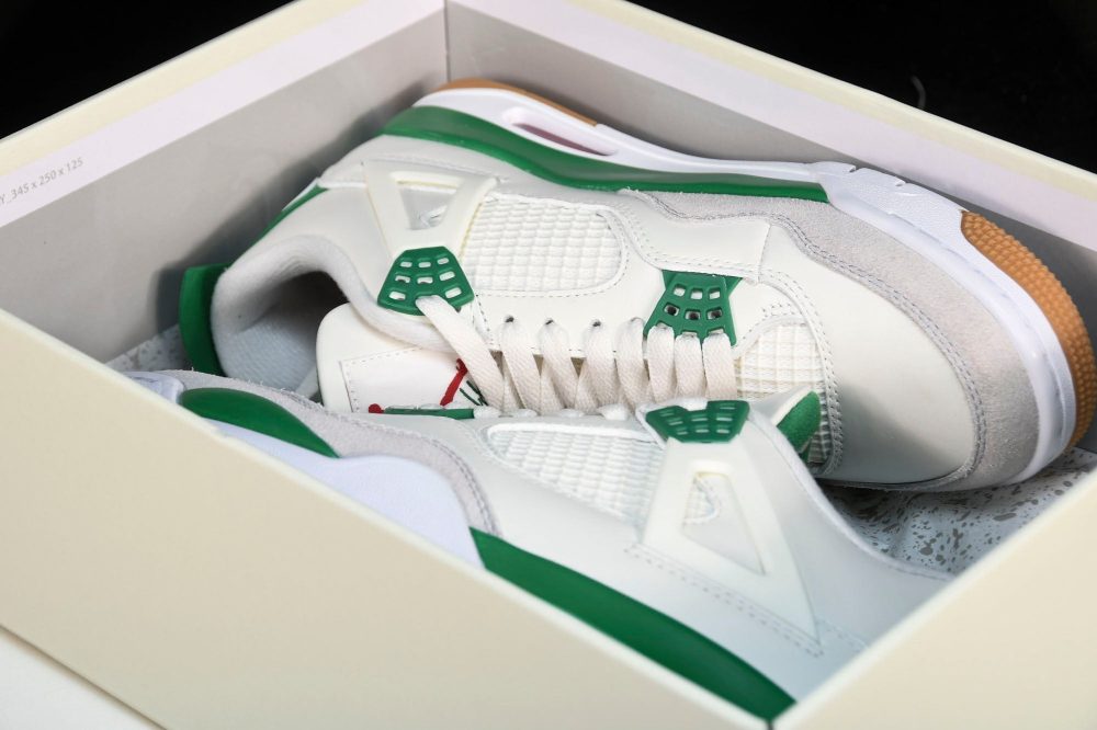 AJ4 Retro SB 'Pine Green' - Image 18