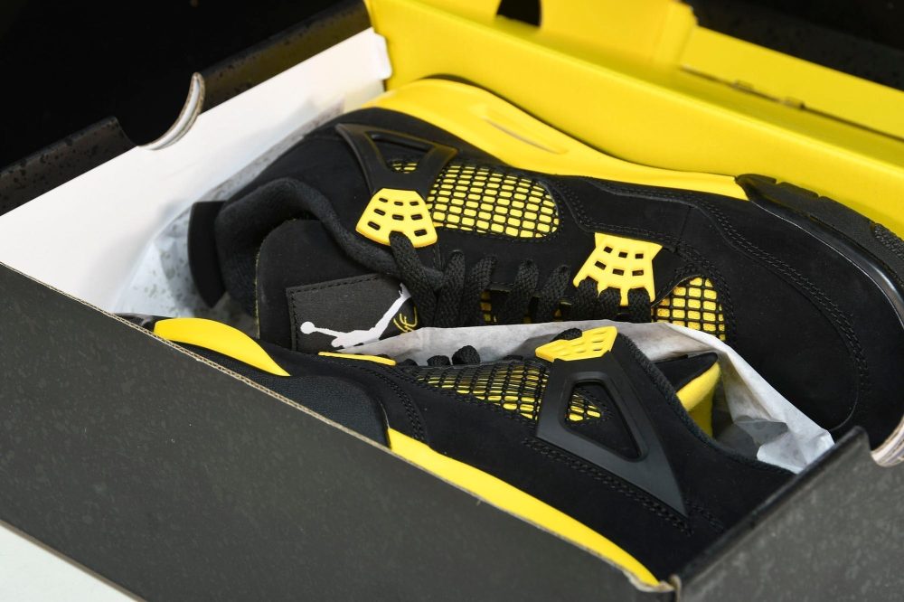 AJ4 Retro 'Thunder' 2023 - Image 17