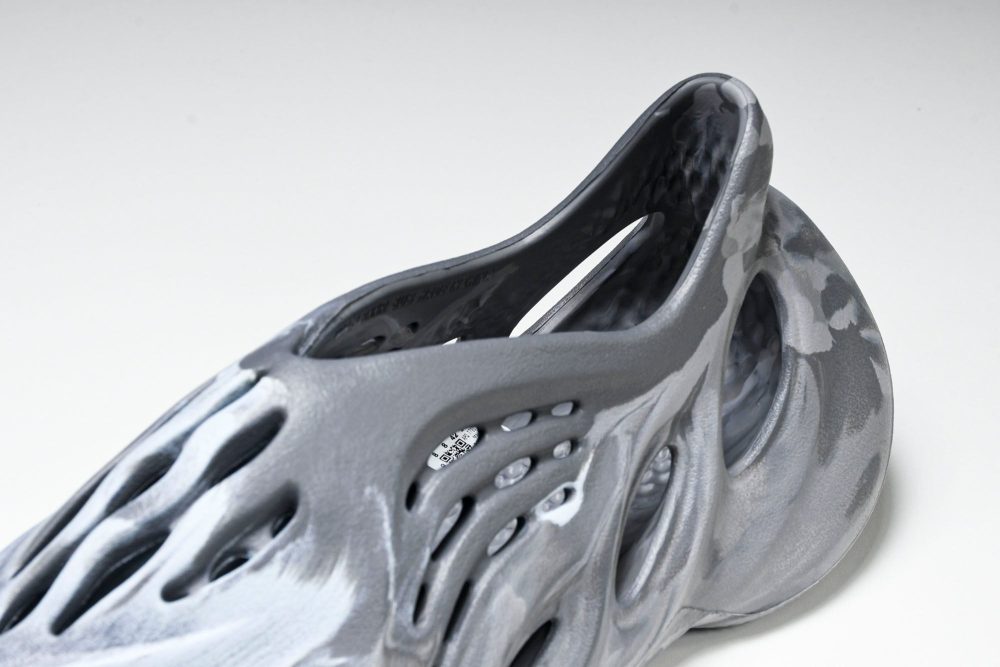 Yzy Foam RNNR 'MX Granite' - Image 10