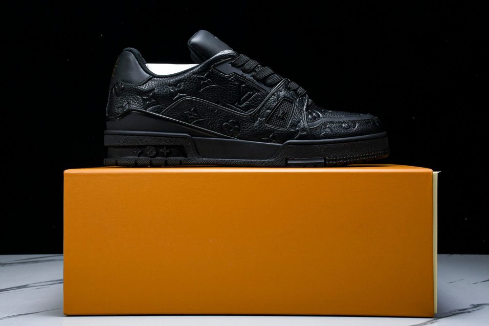 Louis Vuittоп Trainer Low 'Black Embossed Signature' - Image 19