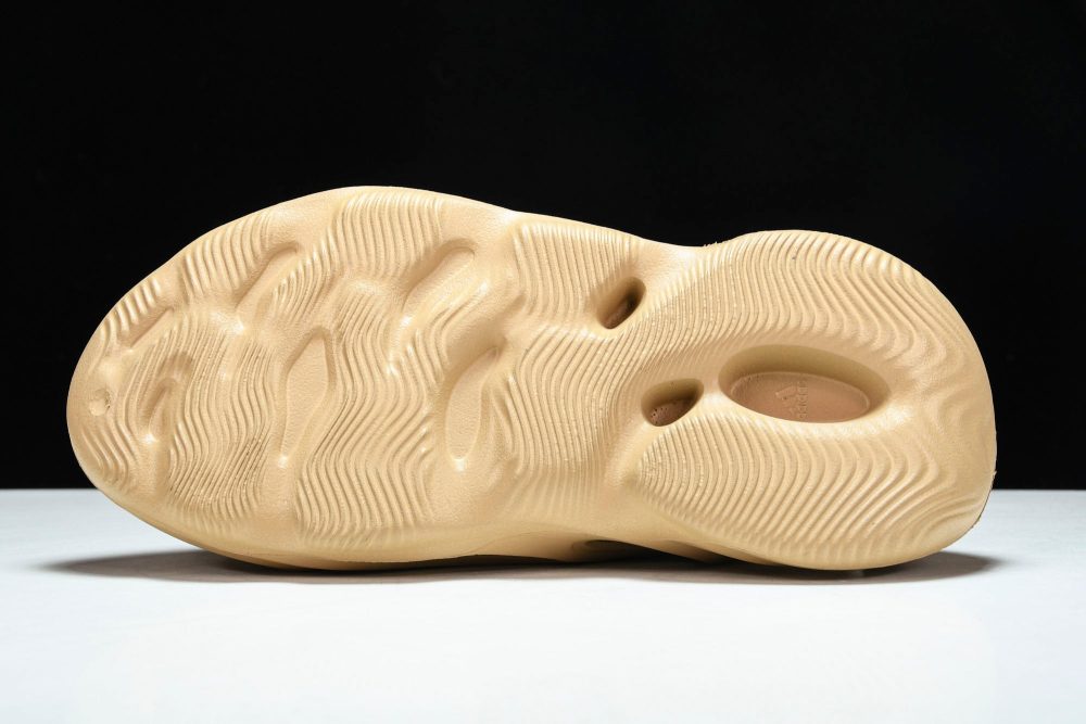Yzy Foam RNNR 'Ochre' - Image 4