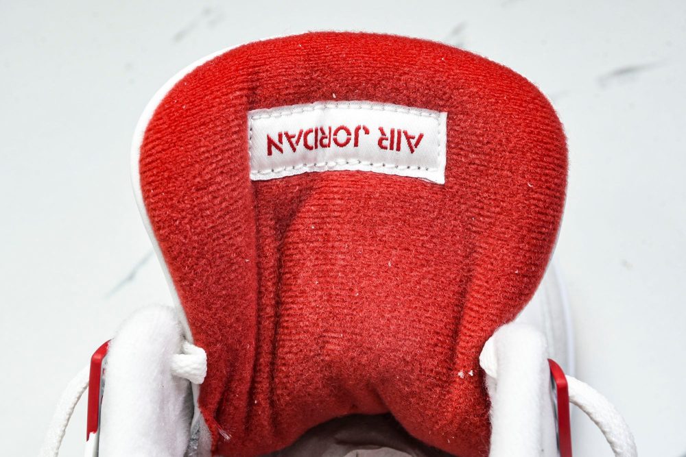 AJ4 Retro SB 'Varsity Red' (Friends & Family) - Image 12