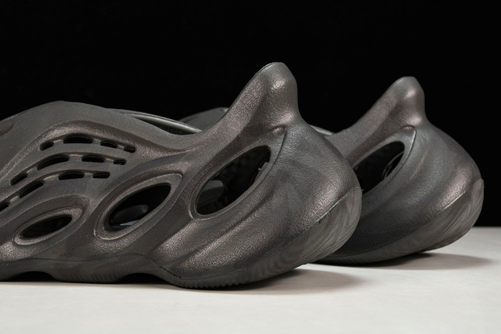 Yzy Foam RNNR 'Onyx' - Image 8