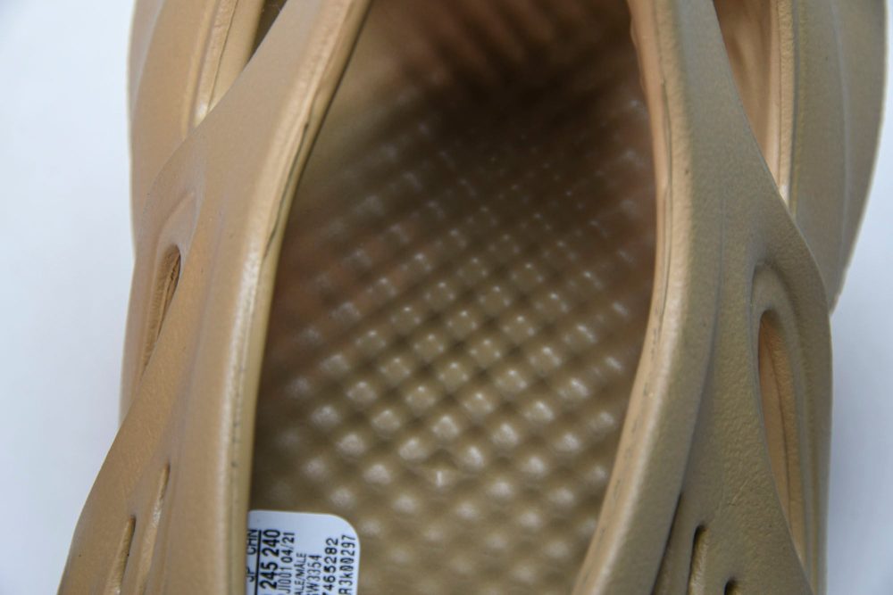Yzy Foam RNNR 'Ochre' - Image 14