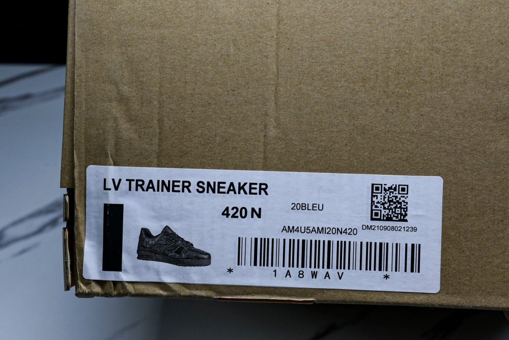 Louis Vuittоп Trainer Low 'Black Embossed Signature' - Image 24