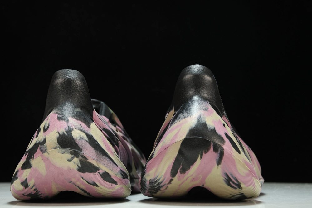 Yzy Foam RNNR 'MX Carbon' - Image 7
