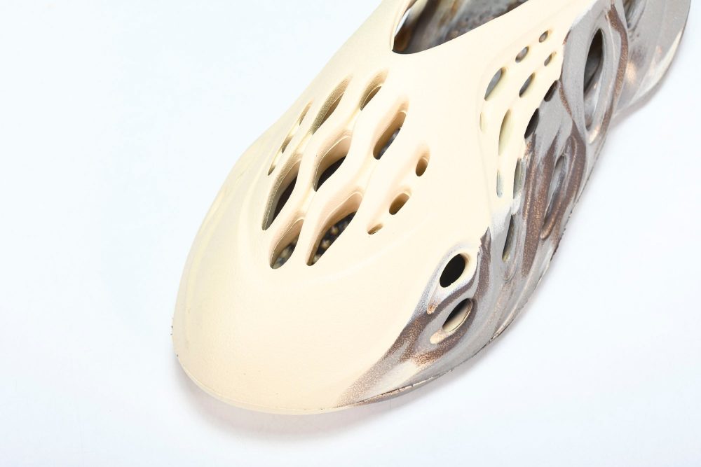 Yzy Foam RNNR 'MX Cream Clay' - Image 12