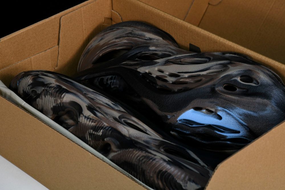 Yzy Foam RNNR 'MX Cinder' - Image 19