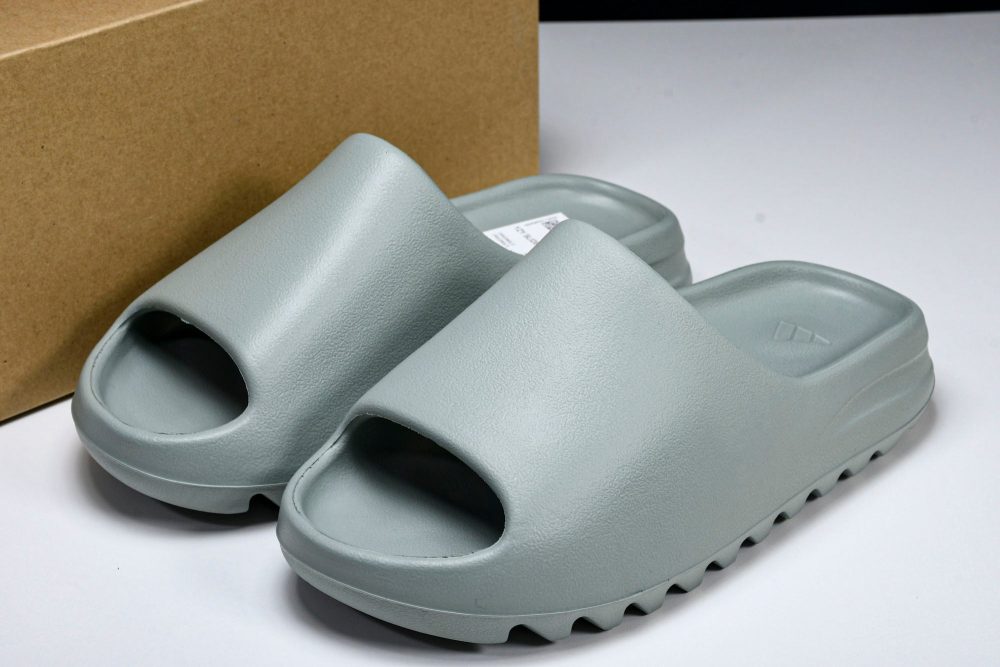 Yzy Slide 'Salt' - Image 13