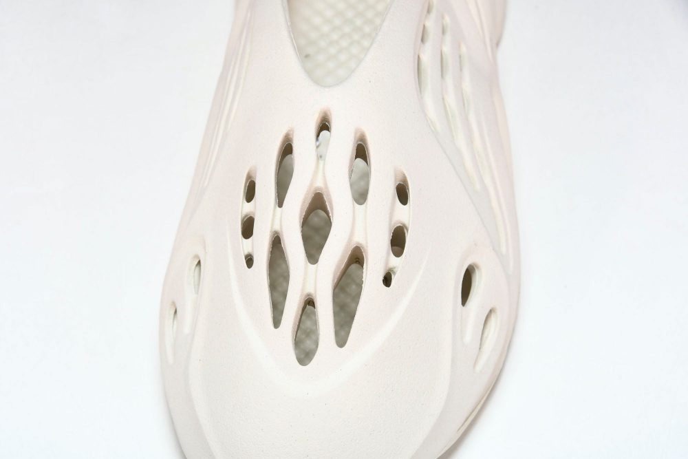 Yzy Foam RNNR 'Ararat' - Image 14