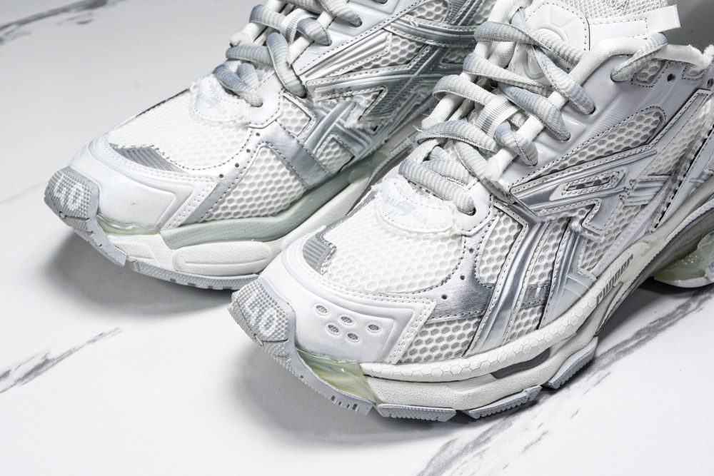 Runner 'White Silver Grey' - Image 20