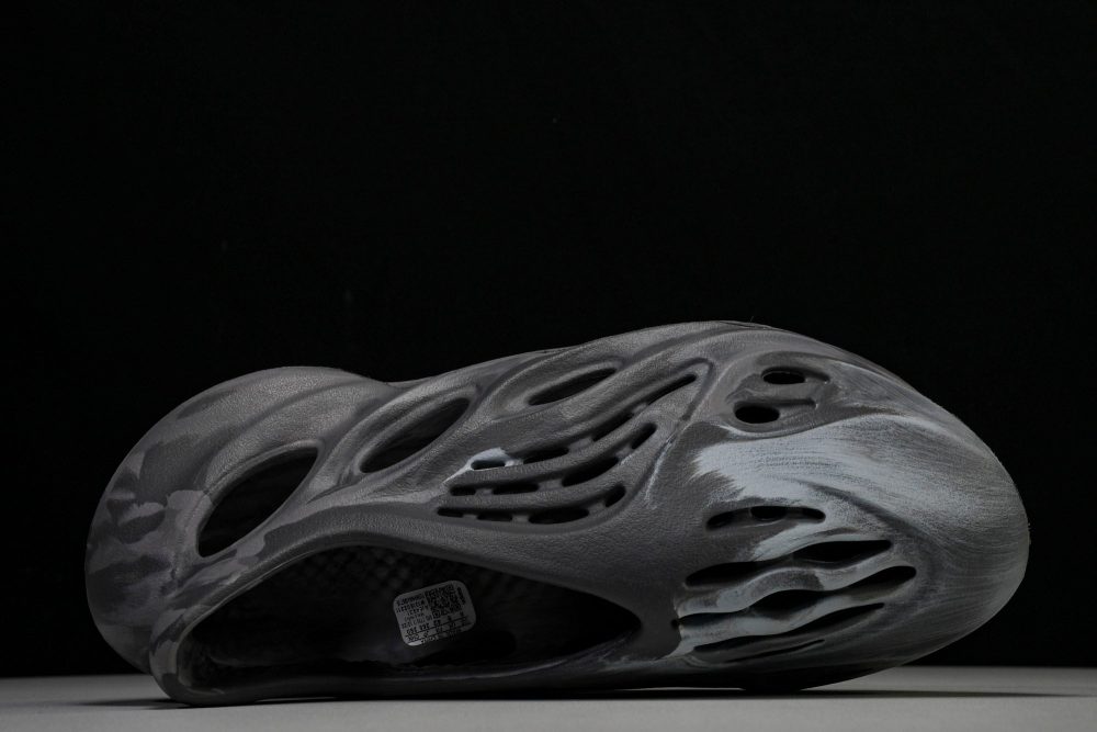 Yzy Foam RNNR 'MX Granite' - Image 4