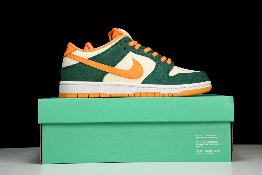 SB Dnk Low 'Legion Pine Kumquat' - Image 24