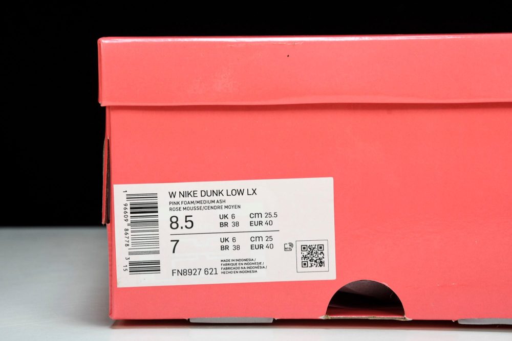 SB Dnk Low LX 'Barbie' - Image 28