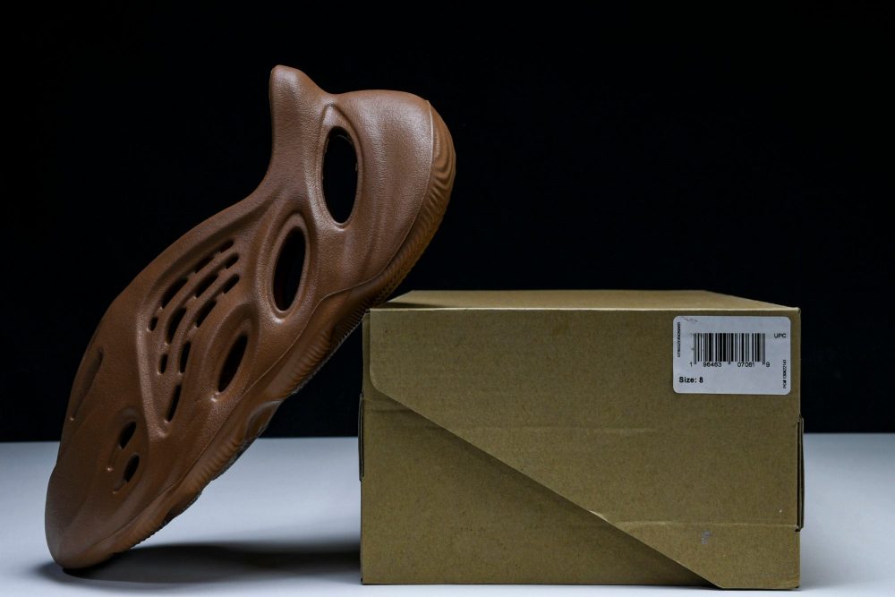 Yzy Foam RNNR 'Clay Red' - Image 20