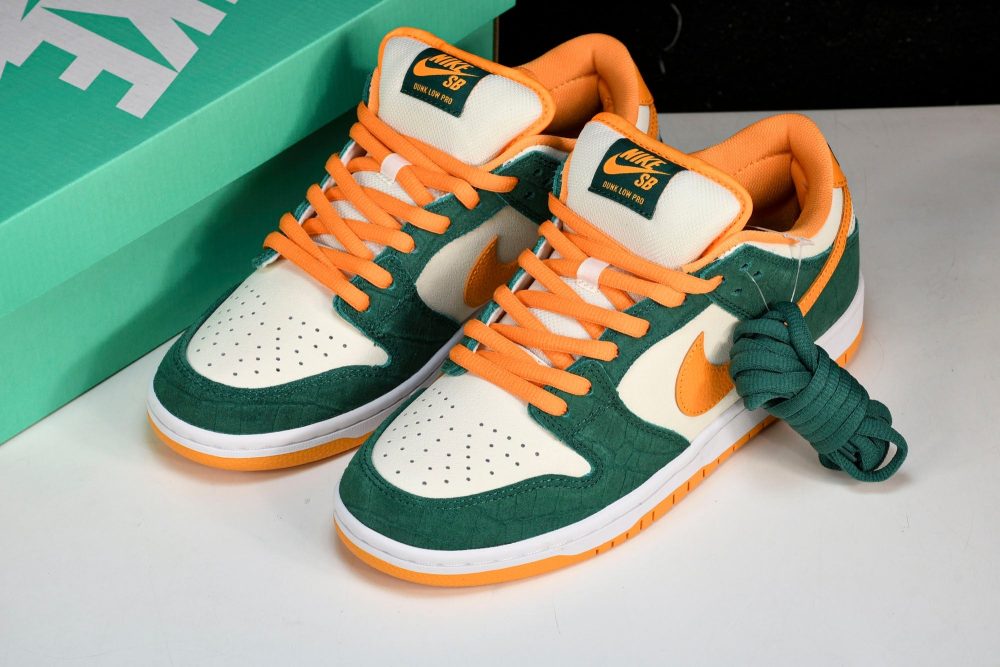 SB Dnk Low 'Legion Pine Kumquat' - Image 21