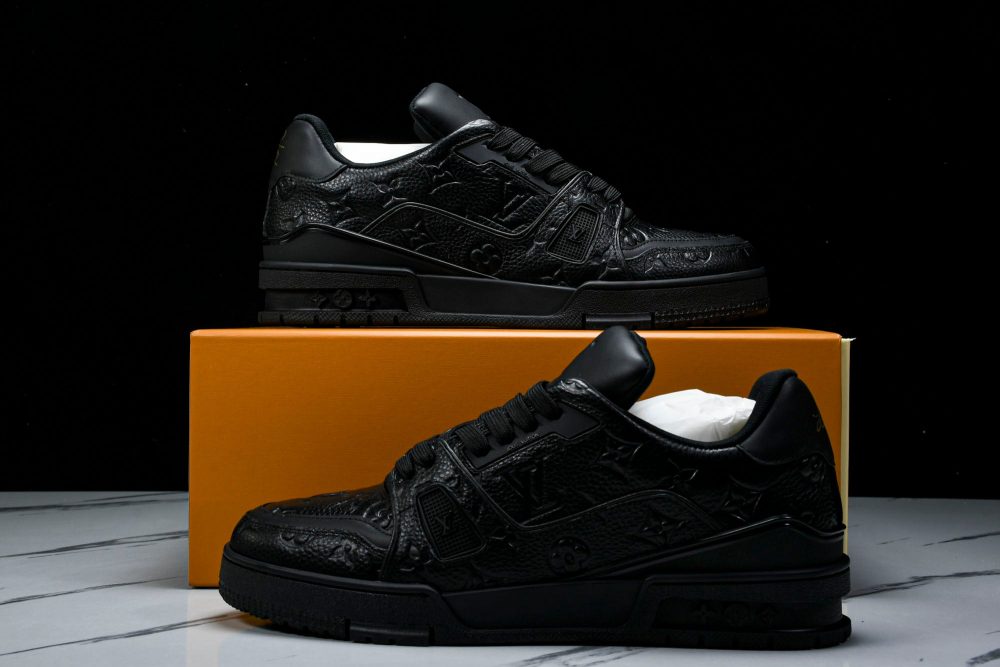 Louis Vuittоп Trainer Low 'Black Embossed Signature' - Image 18