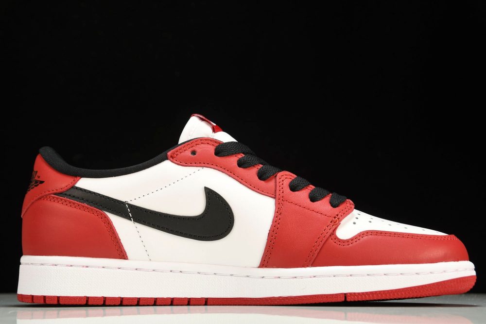 AJ1 Retro Low OG 'Chicago' - Image 3