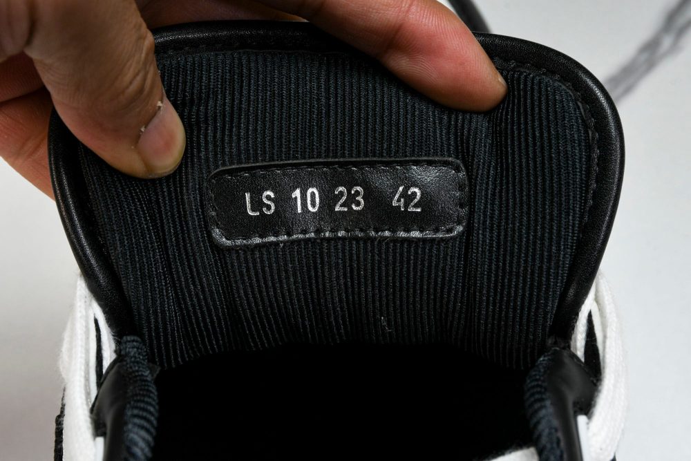 D1or B57 Mid-Top "Black White' - Image 12