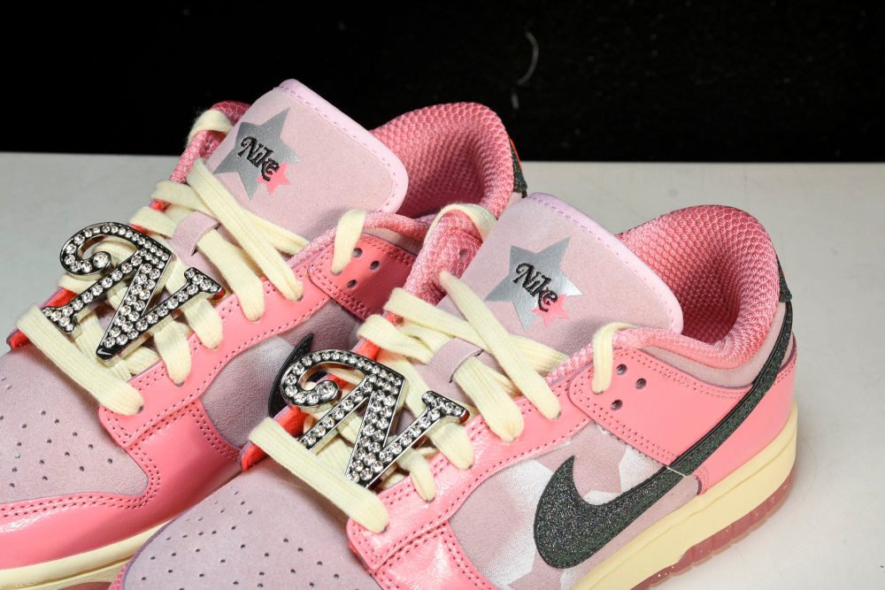 SB Dnk Low LX 'Barbie' - Image 20