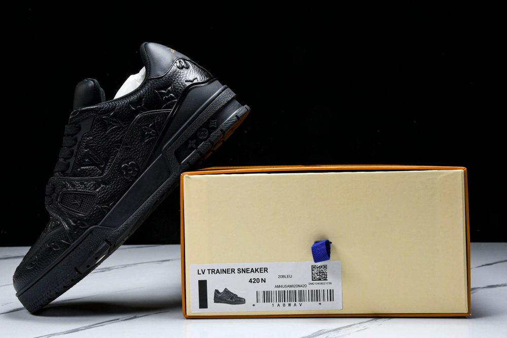 Louis Vuittоп Trainer Low 'Black Embossed Signature' - Image 20