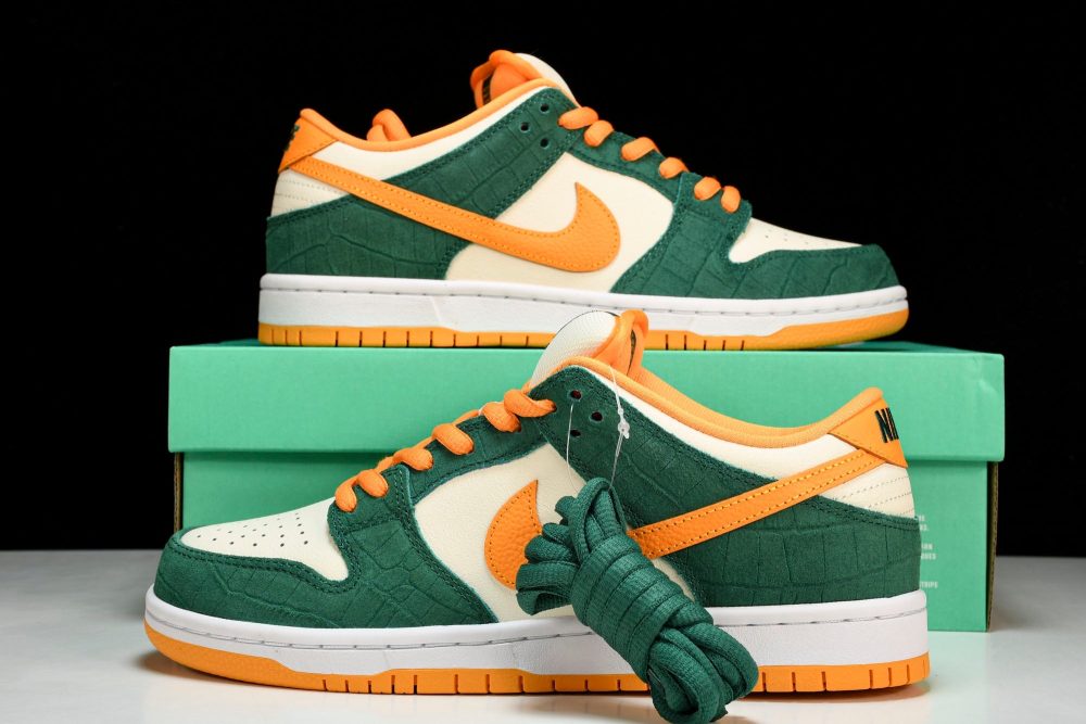 SB Dnk Low 'Legion Pine Kumquat' - Image 23