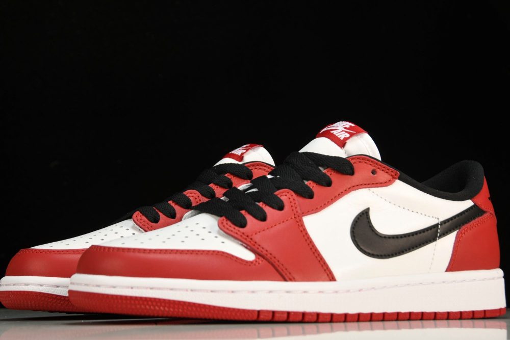 AJ1 Retro Low OG 'Chicago' - Image 2