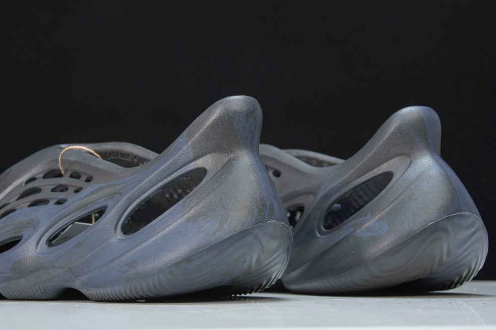 Yzy Foam RNNR 'Mineral Blue' - Image 8