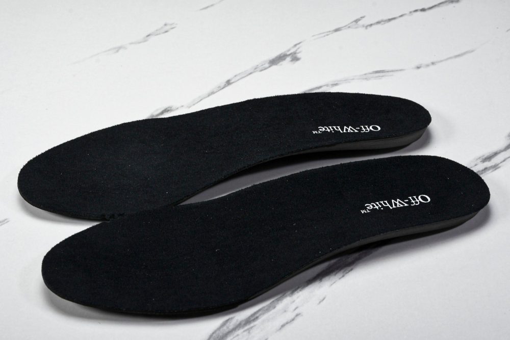 Off-White "Be Right Back" Sneaker 'New York' - Image 15