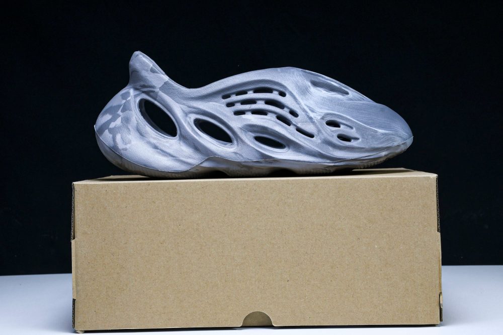 Yzy Foam RNNR 'MX Granite' - Image 21