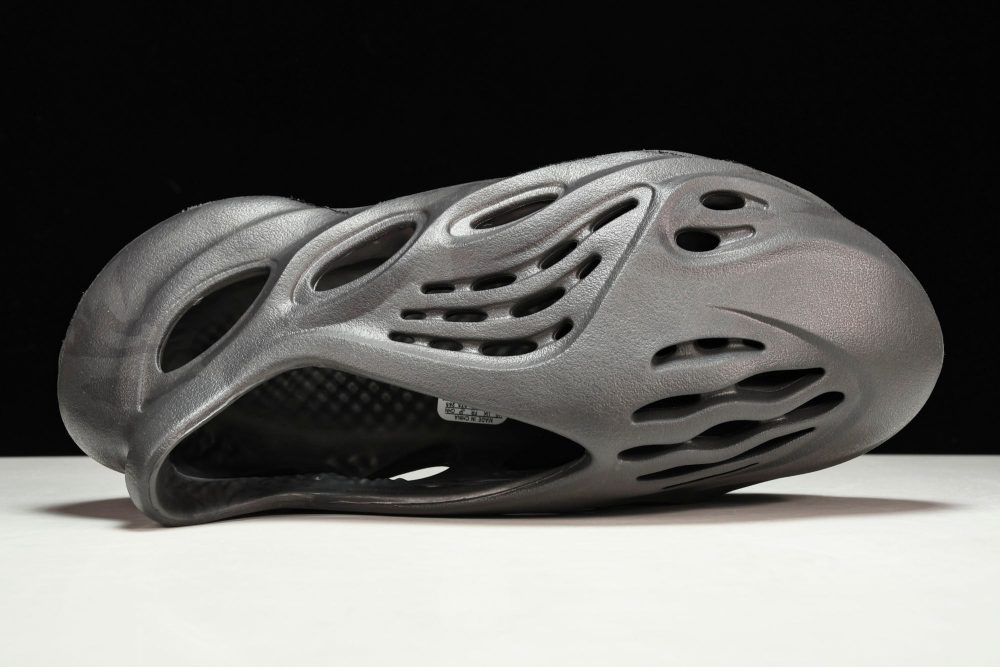 Yzy Foam RNNR 'Onyx' - Image 4