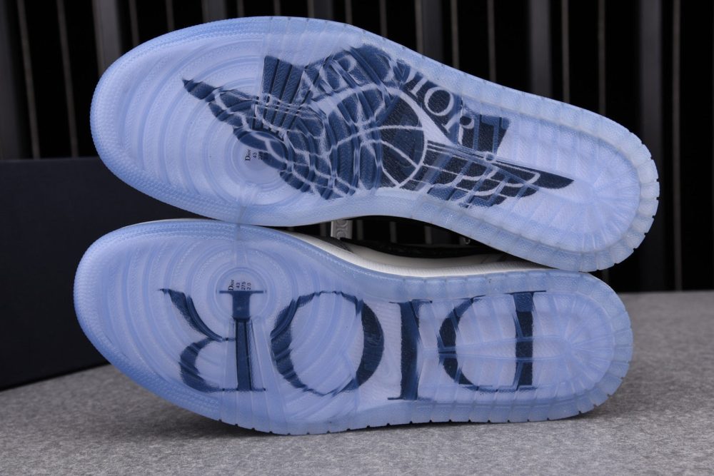 Dr x AJ1 Retro Low OG - Image 17
