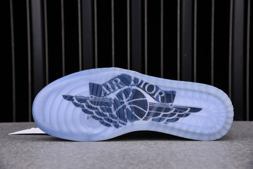 Dr x AJ1 Retro Low OG - Image 5
