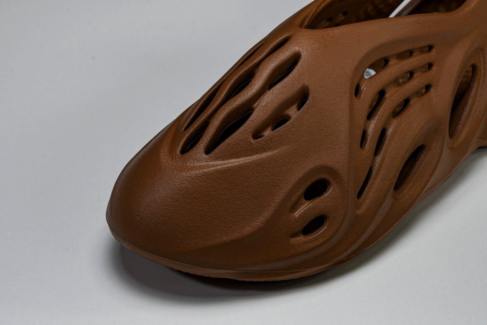 Yzy Foam RNNR 'Clay Red' - Image 9