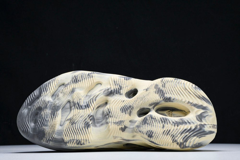 Yzy Foam RNNR 'MX Moon Grey' - Image 5