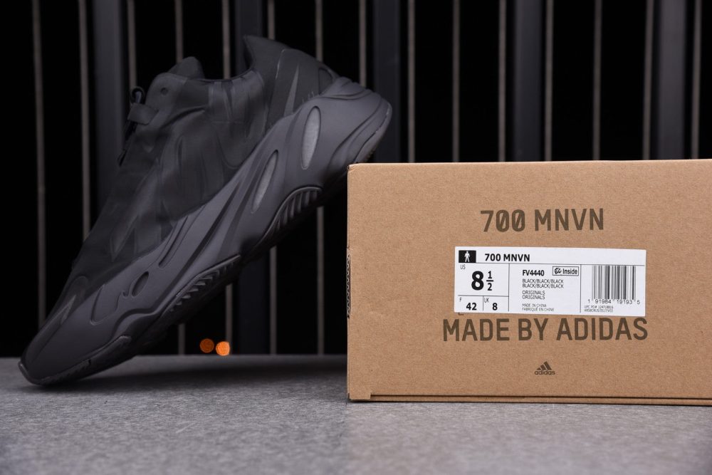 Yzy Boost 700 MNVN Black - Image 12