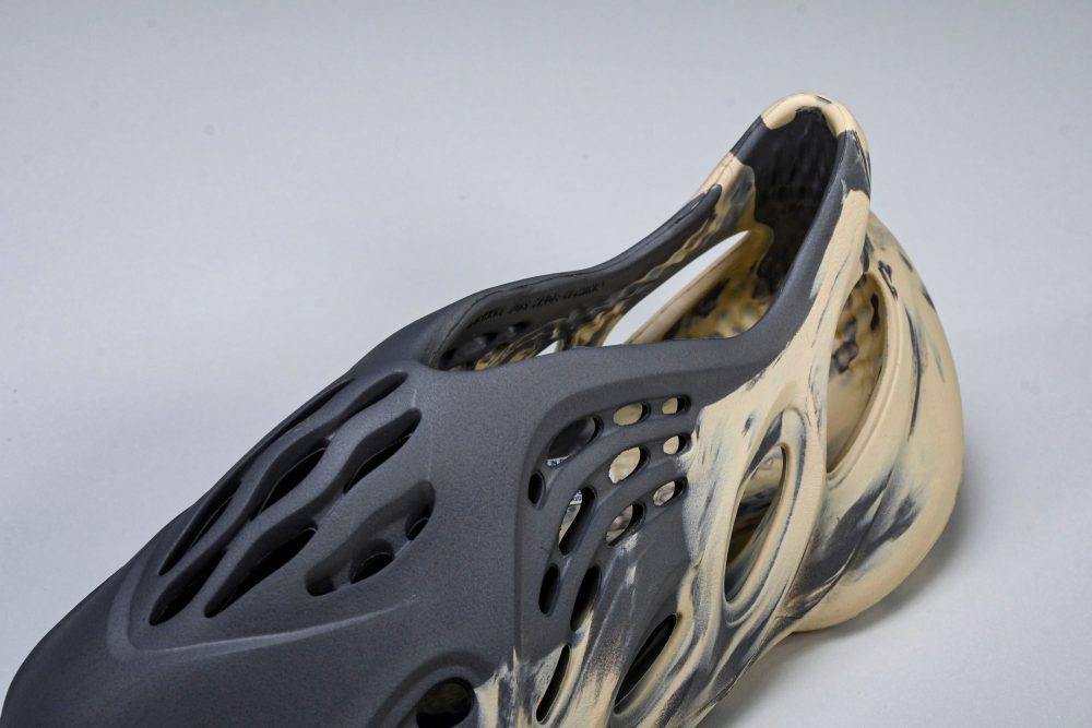 Yzy Foam RNNR 'MX Moon Grey' - Image 10